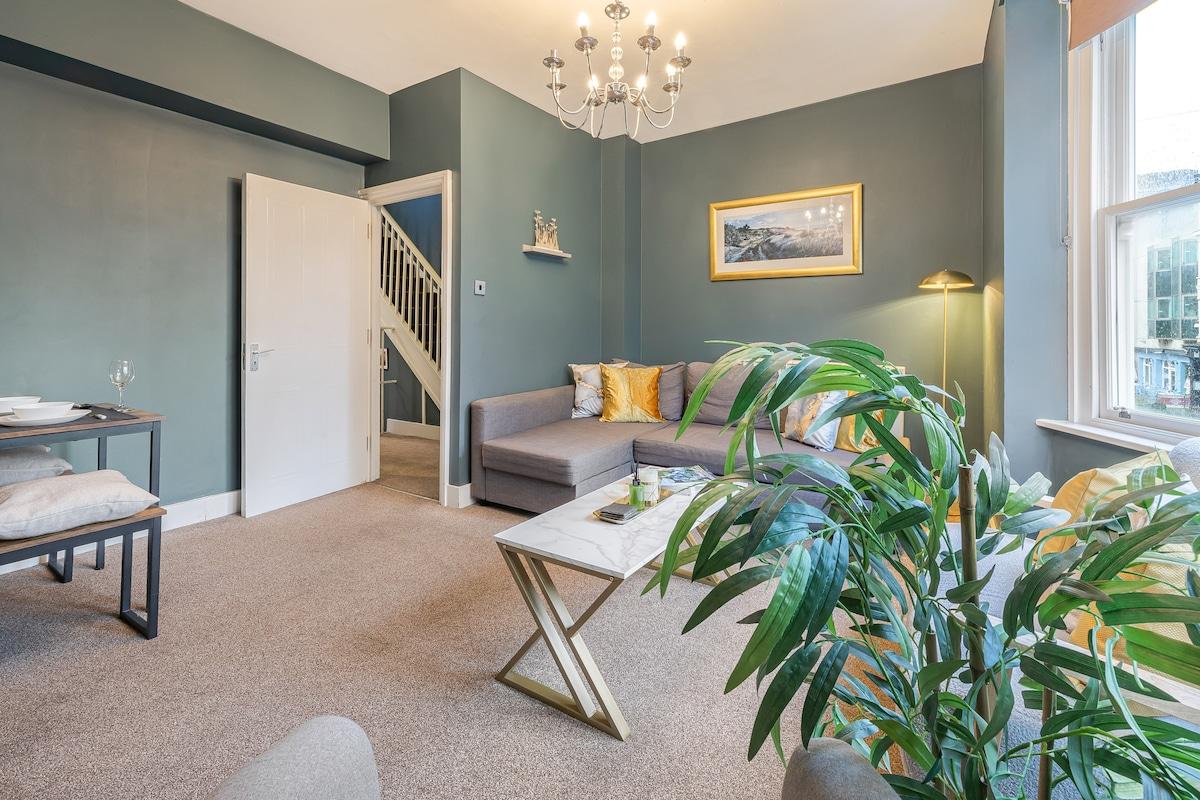 Seaside Stays in the Heart of Town5