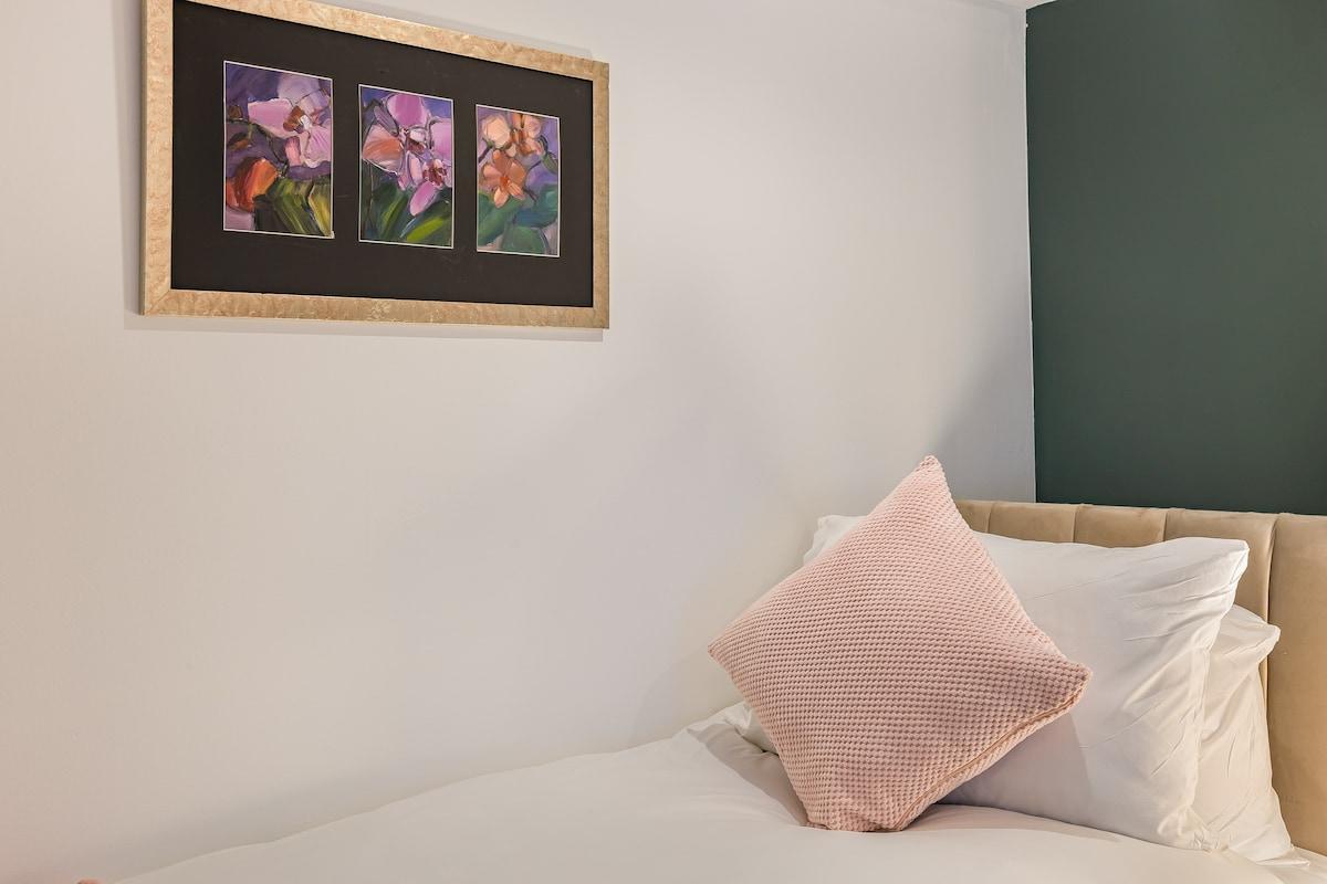 Seaside Stays in the Heart of Town6