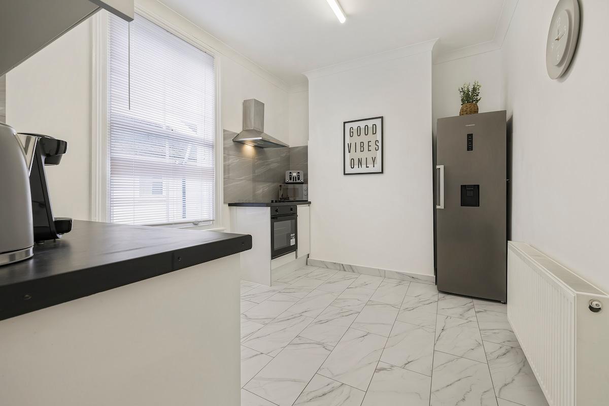 Station Side Sanctuary - 2BR Central Brighton Stay3